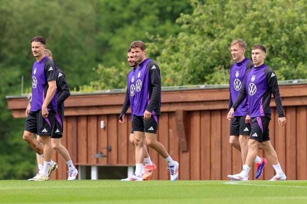 Robin Koch, Deniz Undav, Thomas Mueller, Maximilian Beier and Brajan Gruda enter the pitch, training camp of the German national team, Blankenhain, Germany