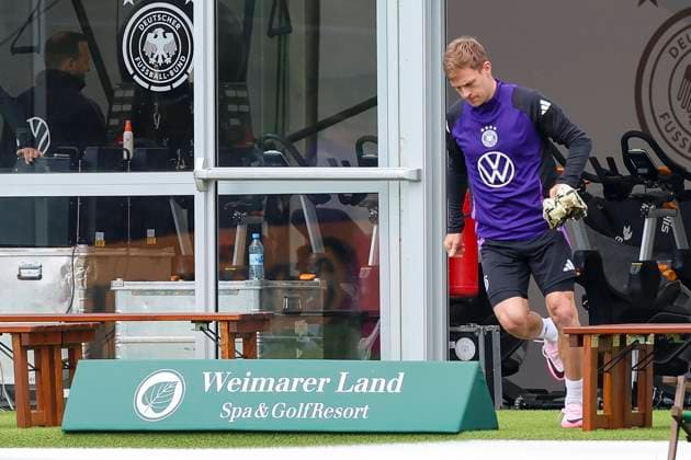 Joshua Kimmich enters the pitch, training camp of the German national team, Blankenhain, Germany