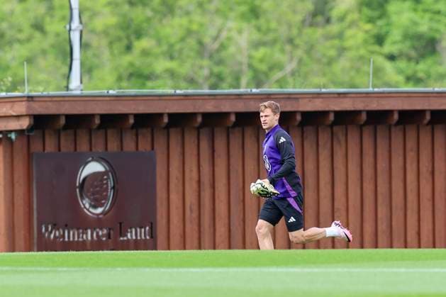 Joshua Kimmich enters the pitch, training camp of the German national team, Blankenhain, Germany