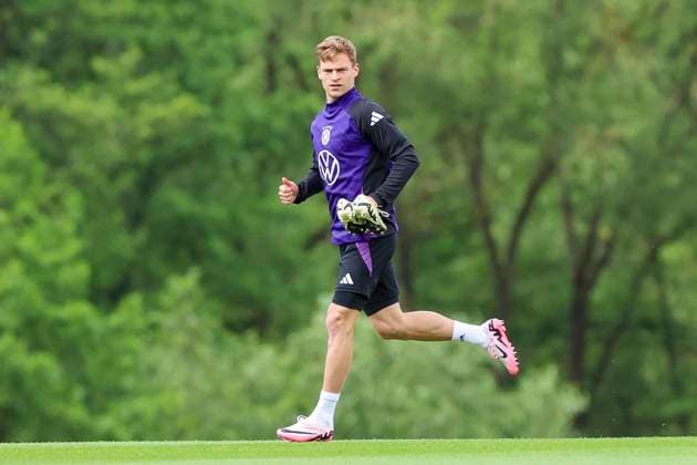 Joshua Kimmich enters the pitch, training camp of the German national team, Blankenhain, Germany