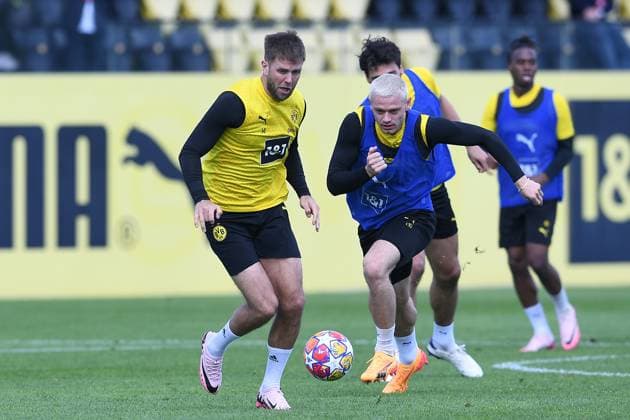 Soccer 1 Bundesliga training Borussia Dortmund on 28 05 2024 at the training ground Hohenbuschei in Dortmund Niclas Füllkrug Dortmund , left Julian Ryerson Dortmund , right xRx