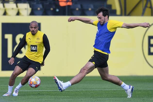 Soccer 1 Bundesliga training Borussia Dortmund on 28 05 2024 at the training ground Hohenbuschei in Dortmund Donyell Malen Dortmund , left Mats Hummels Dortmund , right xRx