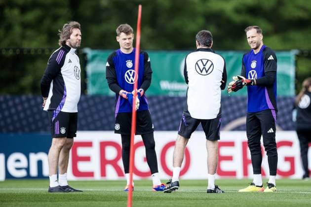 DFB Training Camp Training 28 05 2024 Alexander Nübel Germany and Oliver Baumann Germany with Andreas Kronenberg Goalkeeper Coach Germany DFB Training Camp Training Blankenhain, Golf Spa Resort Weimarer Land on 28 05 2024 Copyright: xBEAUTIFULxSPORTS Wunderlx