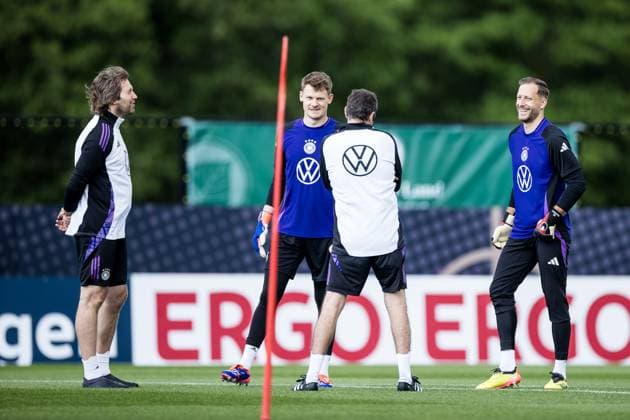 DFB Training Camp Training 28 05 2024 Alexander Nübel Germany and Oliver Baumann Germany with Andreas Kronenberg Goalkeeper Coach Germany DFB Training Camp Training Blankenhain, Golf Spa Resort Weimarer Land on 28 05 2024 Copyright: xBEAUTIFULxSPORTS Wunderlx