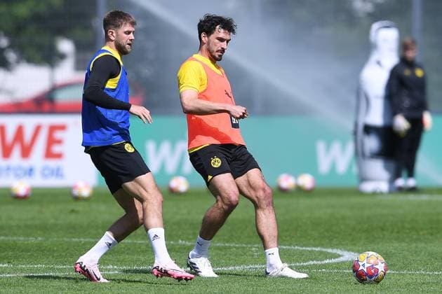 Soccer 1 Bundesliga training Borussia Dortmund on 28 05 2024 at the training ground Hohenbuschei in Dortmund Niclas Füllkrug Dortmund , left Mats Hummels Dortmund , right xRx