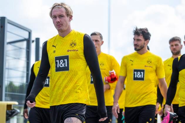 Training Borussia Dortmund, 28 05 2024 Julian Brandt Borussia Dortmund, 19 and his teammates enter the training ground Training session of Borussia Dortmund on 28 05 2024 before the UEFA Champions League final against Real Madrid, training ground Hohenbuschei, Dortmund DFL regulations prohibit any use of photographs as image sequences and or quasi video Copyright: xBEAUTIFULxSPORTS Meuselx