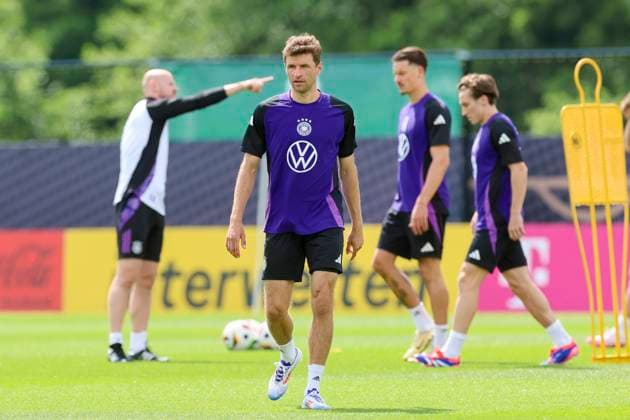 Thomas Mueller watches, public training day 2, training camp of the German national team, Ernst Abbe Sportfeld, 28 05 2024, Jena, Germany