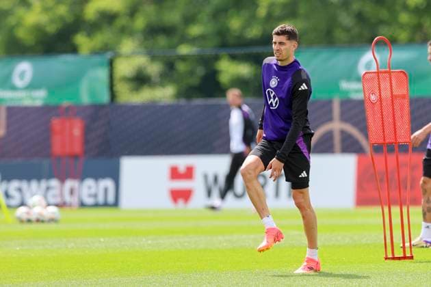 Kai Havertz watches, public training day 2, training camp of the German national team, Ernst Abbe Sportfeld, 28 05 2024, Jena, Germany