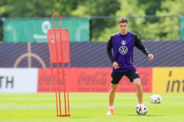 Kai Havertz controls the ball, public training day 2, training camp of the German national team, Ernst Abbe Sportfeld, 28 05 2024, Jena, Germany