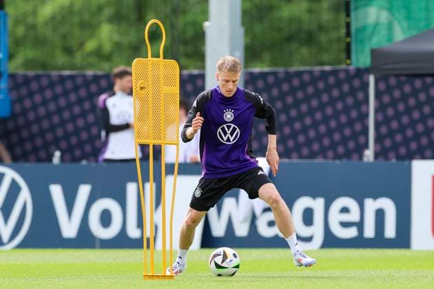 Chris Fuehrich controls the ball, public training day 2, training camp of the German national team, Ernst Abbe Sportfeld, 28 05 2024, Jena, Germany