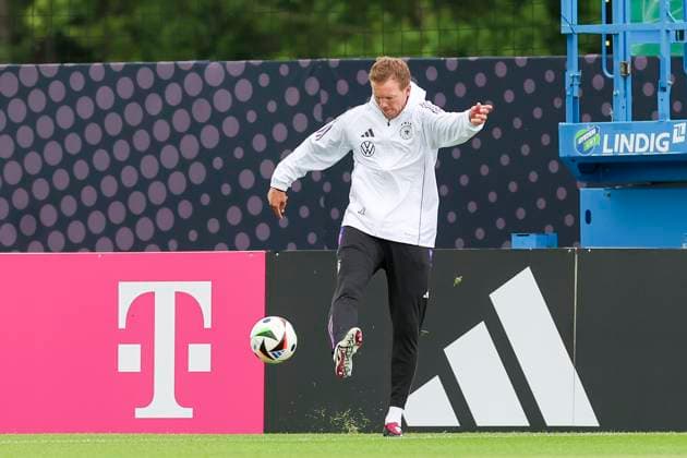National coach Julian Nagelsmann controls the ball, public training day 2, training camp of the German national team, Ernst Abbe Sportfeld, 28 05 2024, Jena, Germany