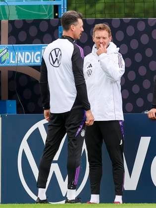 Co-coach Sandro Wagner and national coach Julian Nagelsmann talk, public training day 2, training camp of the German national team, Ernst Abbe Sportfeld, 28 05 2024, Jena, Germany