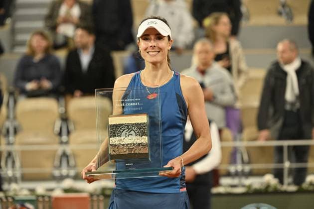 Sport Bilder des Tages Tennis : Roland Garros 2024 - Alize Cornet - France - Fin de carriere Tennis : Roland Garros 2024 - France - 28 05 2024 ChrysleneCaillaud Panoramic 