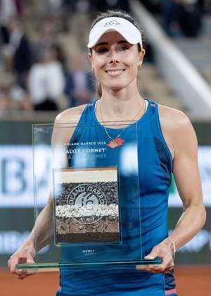 Alize Cornet of France during her retirement ceremony French Open Tennis, Day 3, Tennis, Roland Garros, Paris, France - 28 May 2024  Copyright: xEllaxLing Shutterstockx 14506173a