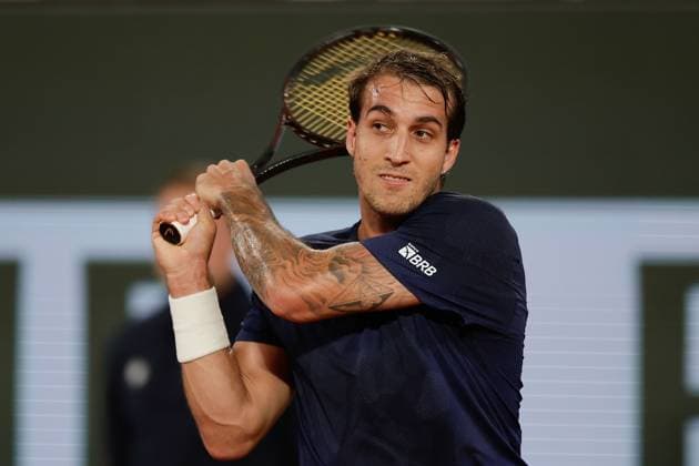 28 05 2024 Tennis, French Open 2024 Roland Garros, FRA, Court Philippe Chatrier FIRST ROUND Felipe Meligeni Alves Brazil Casper Ruud Norway Picture from left Meligeni Alves Brazil plays a backhand Copyright: HMBxMedia AntonioxBorga