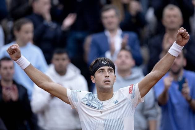 Tomas Martin Etcheverry of Argentina celebrates French Open Tennis, Day 3, Tennis, Roland Garros, Paris, France - 28 May 2024  Copyright: xEllaxLing Shutterstockx 14506173l