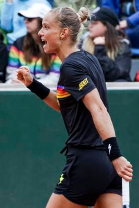 TENNIS - French Open 2024 PARIS,FRANCE,28.MAY.24 - TENNIS - WTA, Tennis Damen Tour, French Open, Roland Garros, Grand Slam. Image shows the rejoicing of Arantxa Rus (NED).  GEPAxpictures xPatrickxSteiner