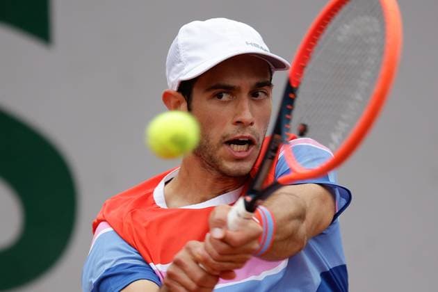 28 05 2024 Tennis, French Open 2024 Roland Garros, FRA, Men™s Singles Court 8 Nuno Borges Portugal Tomas Machac Czech Republic Picture from left Nuno Borges Portugal plays a backhand Copyright: HMBxMedia AntonioxBorga
