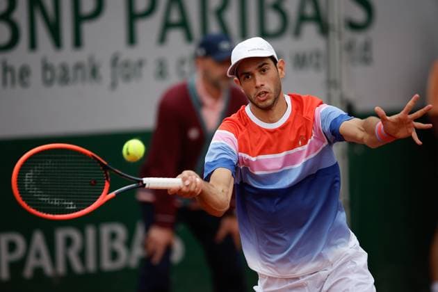 28 05 2024 Tennis, French Open 2024 Roland Garros, FRA, Men™s Singles Court 8 Nuno Borges Portugal Tomas Machac Czech Republic Picture from left Nuno Borges Portugal plays a forehand Copyright: HMBxMedia AntonioxBorga