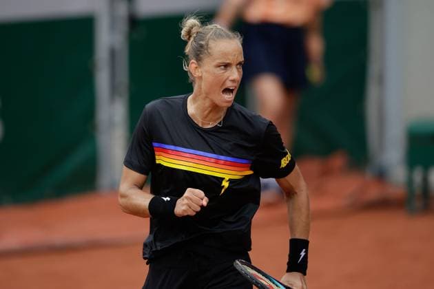28 05 2024 Tennis, French Open 2024 Roland Garros, FRA, Women™s Singles Court 2 FIRST ROUND Arantxa Rus NL Angelique Kerber GER Picture from left Arantxa Rus NL cheering Copyright: HMBxMedia AntonioxBorga