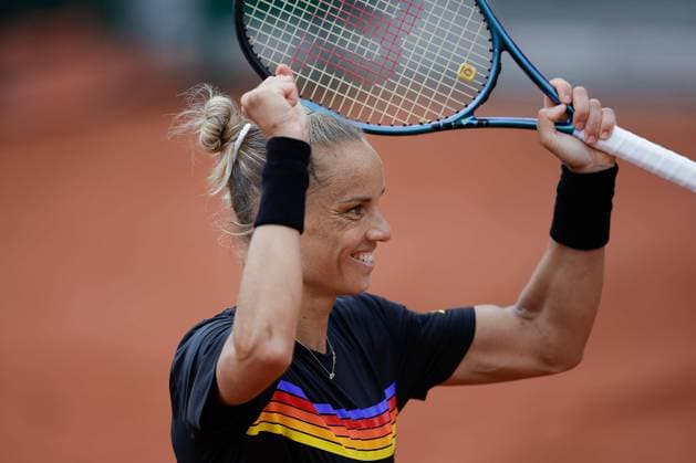 28 05 2024 Tennis, French Open 2024 Roland Garros, FRA, Women™s Singles Court 2 FIRST ROUND Arantxa Rus NL Angelique Kerber GER Picture from left Arantxa Rus NL cheering Copyright: HMBxMedia AntonioxBorga