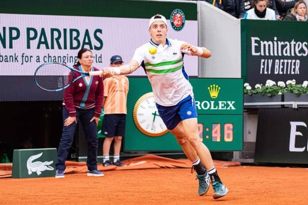 Tennis, French Open, Tag 3 Arthur Cazaux (FRA) TENNIS : Roland Garros 2024 - Paris - 28 05 2024 BaptisteAutissier Panoramic 
