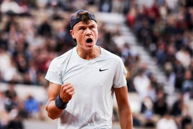 Tennis, French Open, Tag 3 TENNIS - French Open 2024 PARIS,FRANCE,28.MAY.24 - TENNIS - ATP, Tennis Herren World Tour, French Open, Roland Garros, Grand Slam. Image shows the rejoicing of Holger Rune (DEN).  GEPAxpictures xPatrickxSteiner