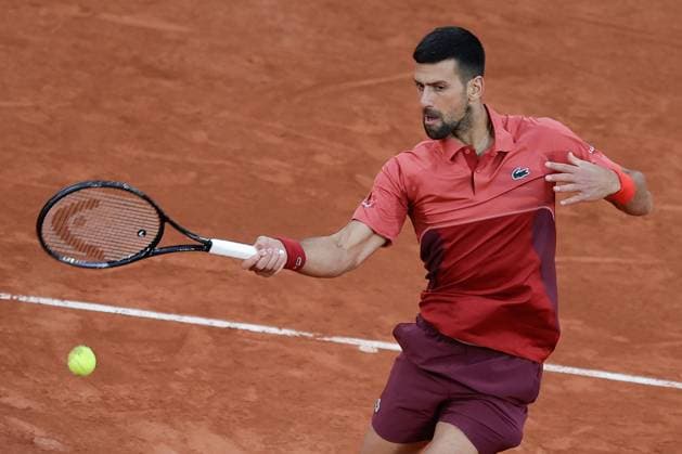 28 05 2024 Tennis, French Open 2024 Roland Garros, FRA, Men™s Singles Court Philippe Chatrier FIRST ROUND Novak Djokovic Serbia Pierre Hugues Herbert France Picture from left Novak Djokovic Serbia plays a forehand Copyright: HMBxMedia AntonioxBorga