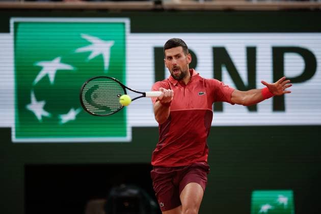 28 05 2024 Tennis, French Open 2024 Roland Garros, FRA, Men™s Singles Court Philippe Chatrier FIRST ROUND Novak Djokovic Serbia Pierre Hugues Herbert France Picture from left Novak Djokovic Serbia plays a forehand Copyright: HMBxMedia AntonioxBorga
