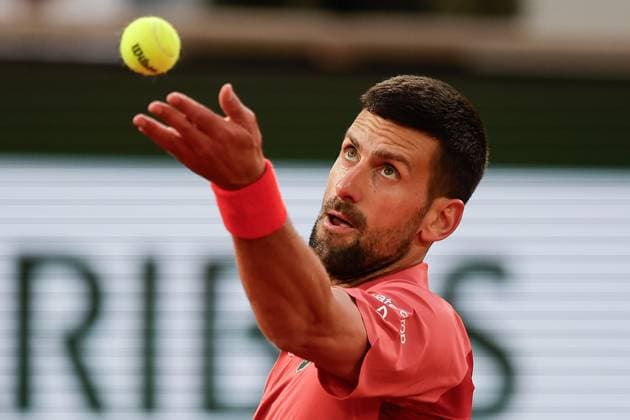 28 05 2024 Tennis, French Open 2024 Roland Garros, FRA, Men™s Singles Court Philippe Chatrier FIRST ROUND Novak Djokovic Serbia Pierre Hugues Herbert France Picture from left Novak Djokovic Serbia makes a serve Copyright: HMBxMedia AntonioxBorga
