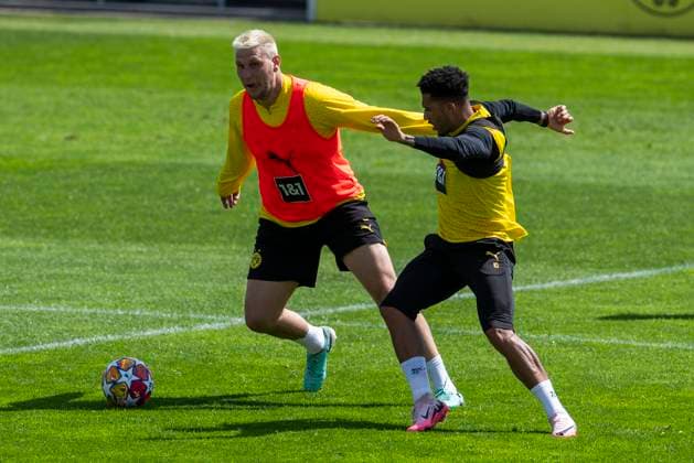 Training Borussia Dortmund, 28 05 2024 Niklas Süle Borussia Dortmund, 25 in duel with Jadon Sancho Borussia Dortmund, 10 Training session of Borussia Dortmund on 28 05 2024 before the UEFA Champions League final against Real Madrid, training ground Hohenbuschei, Dortmund DFL regulations prohibit any use of photographs as image sequences and or quasi video Copyright: xBEAUTIFULxSPORTS Meuselx