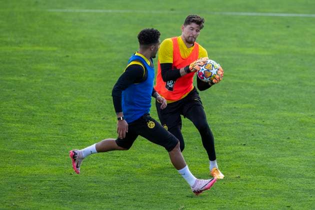 Training Borussia Dortmund, 28 05 2024 Gregor Kobel Borussia Dortmund, 1 in duel with Jadon Sancho Borussia Dortmund, 10 Training session of Borussia Dortmund on 28 05 2024 before the UEFA Champions League final against Real Madrid, training ground Hohenbuschei, Dortmund DFL regulations prohibit any use of photographs as image sequences and or quasi video Copyright: xBEAUTIFULxSPORTS Meuselx