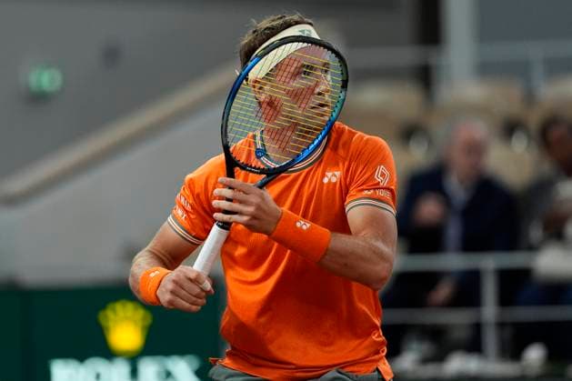 Tennis, French Open, Tag 3 PARIS, FRANCE - Casper Ruud of Norway in action during the 1st round of Roland Garros 2024 match between Casper Ruud vs Felipe Meligeni Alves at Roland Garros Stadium on May 28, 2024 in Paris, France. (Photo by Glenn Gervot Icon Sportswire) TENNIS: MAY 28 Roland-Garros EDITORIAL USE ONLY Icon20240528625420241