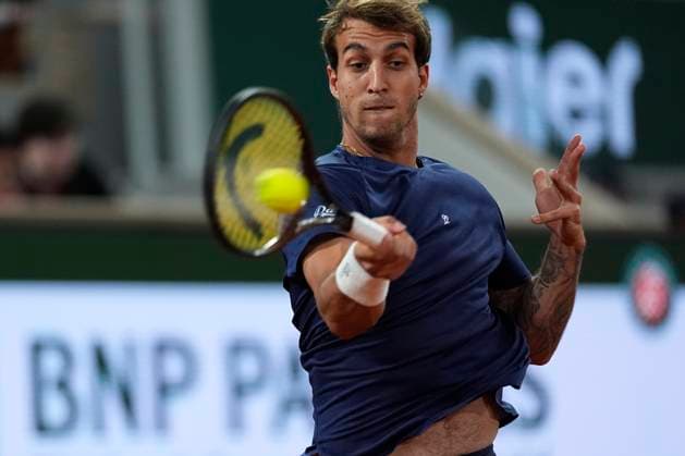 Tennis, French Open, Tag 3 PARIS, FRANCE - Felipe Meligeni Alves of Brazil in action during the 1st round of Roland Garros 2024 match between Casper Ruud vs Felipe Meligeni Alves at Roland Garros Stadium on May 28, 2024 in Paris, France. (Photo by Glenn Gervot Icon Sportswire) TENNIS: MAY 28 Roland-Garros EDITORIAL USE ONLY Icon20240528738820241