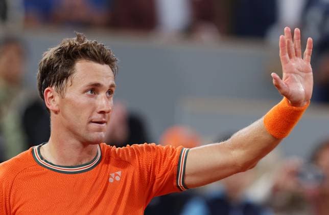 (240529) -- PARIS, May 29, 2024 -- Casper Ruud of Norway greets spectators after the men s singles first round match between Casper Ruud of Norway and Felipe Meligeni Alves of Brazil at the French tennis tournament at Roland Garros in Paris, France, on May 28, 2024. ) (SP)FRANCE-PARIS-TENNIS-FRENCH OPEN-MEN S SINGLES GaoxJing 