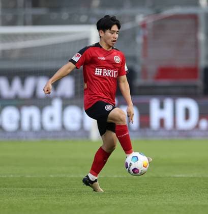 28.05.2024, xdcx, Fussball Relegation 2. Bundesliga - 3. Liga, SV Wehen Wiesbaden - SSV Jahn Regensburg, emspor, bespor, sespor, v.l., Hyun-ju Lee (SV Wehen Wiesbaden) DFL DFB REGULATIONS PROHIBIT ANY USE OF PHOTOGRAPHS AS IMAGE SEQUENCES AND OR QUASI-VIDEO. *** 28 05 2024, xdcx, Soccer Relegation 2 Bundesliga 3 Liga, SV Wehen Wiesbaden SSV Jahn Regensburg, emspor, bespor, sespor, v l , Hyun ju Lee SV Wehen Wiesbaden DFL DFB REGULATIONS PROHIBIT ANY USE OF PHOTOGRAPHS AS IMAGE SEQUENCES AND OR QUASI VIDEO Copyright: HMBxMedia Claus