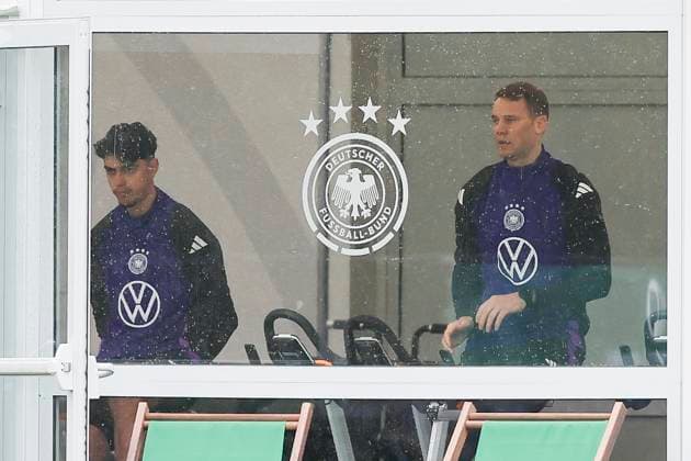 Aleksandar Pavlovic and goalkeeper Manuel Neuer sit in the fitness tent on the bike, training day 3, training camp of the German national team, Spa and GolfResort Weimarer Land, 29 05 2024, Blankenhain, Germany