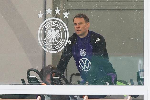 Goalkeeper Manuel Neuer sits in the fitness tent on his bike, training day 3, training camp of the German national team, Spa and GolfResort Weimarer Land, 29 05 2024, Blankenhain, Germany
