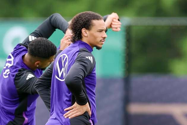 Leroy Sane watches, training day 3, training camp of the German national team, Spa and GolfResort Weimarer Land, 29 05 2024, Blankenhain, Germany