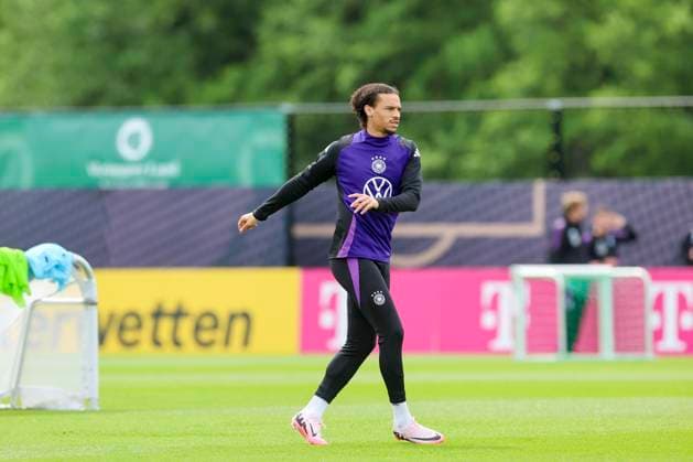 Leroy Sane warms up, training day 3, training camp of the German national team, Spa and GolfResort Weimarer Land, 29 05 2024, Blankenhain, Germany