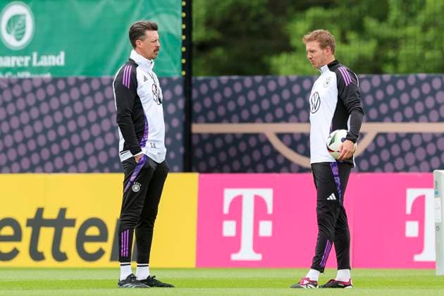 Co-coach Sandro Wagner and national coach Julian Nagelsmann talk, training day 3, training camp of the German national team, Spa and GolfResort Weimarer Land, 29 05 2024, Blankenhain, Germany