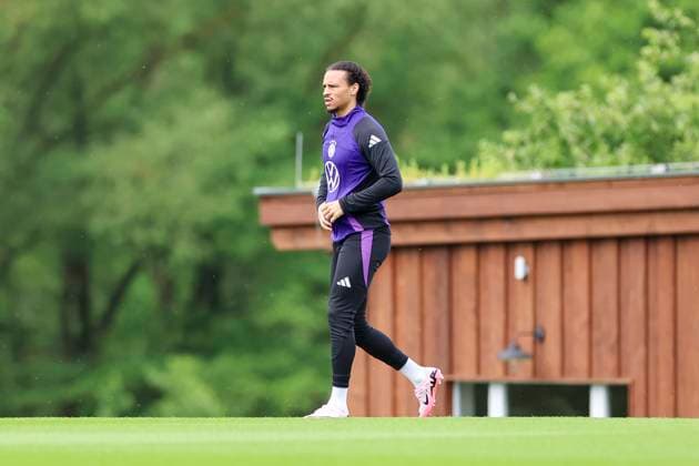 Leroy Sane runs across the training ground, training day 3, training camp of the German national team, Spa and GolfResort Weimarer Land, 29 05 2024, Blankenhain, Germany