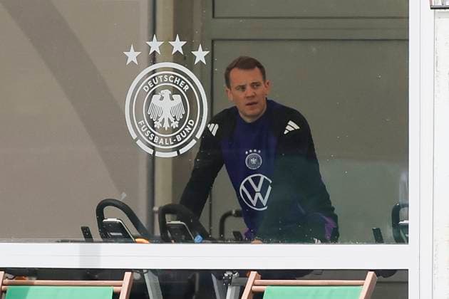 Goalkeeper Manuel Neuer sits in the fitness tent on his bike, training day 3, training camp of the German national team, Spa and GolfResort Weimarer Land, 29 05 2024, Blankenhain, Germany