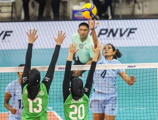 (240529) -- MANILA, May 29, 2024 -- Shaalini Saravanan of India (Back R) spikes the ball during the 5th-6th final match in the Asian Women s Volleyball Challenge Cup 2024 between India and Iran in Manila, the Philippines, on May 29, 2024. ) (SP)THE PHILIPPINES-MANILA-VOLLEYBALL-ASIAN WOMEN S VOLLEYBALL CHALLENGE CUP 2024-INDIA VS IRAN ROUELLExUMALI 