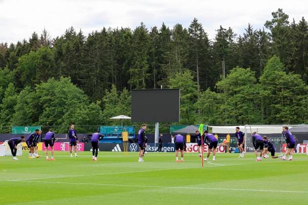 The German players warm up A large video screen can be seen in the background, training day 3, training camp of the German national team, Spa and GolfResort Weimarer Land, 29 05 2024, Blankenhain, Germany