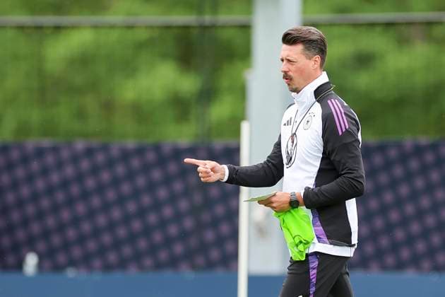 Co-coach Sandro Wagner gestures, training day 3, training camp of the German national team, Spa and GolfResort Weimarer Land, 29 05 2024, Blankenhain, Germany