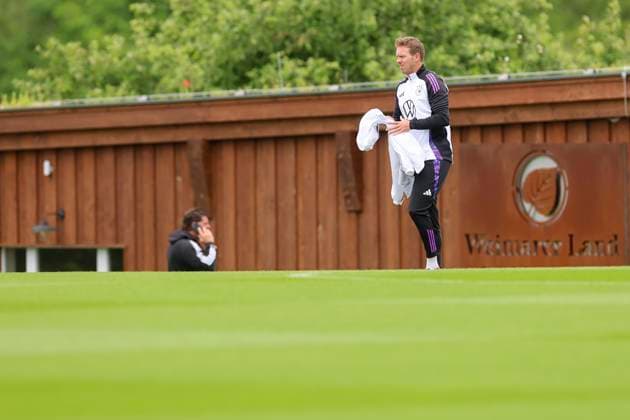 National coach Julian Nagelsmann runs onto the training pitch, training day 3, training camp of the German national team, Spa and GolfResort Weimarer Land, 29 05 2024, Blankenhain, Germany