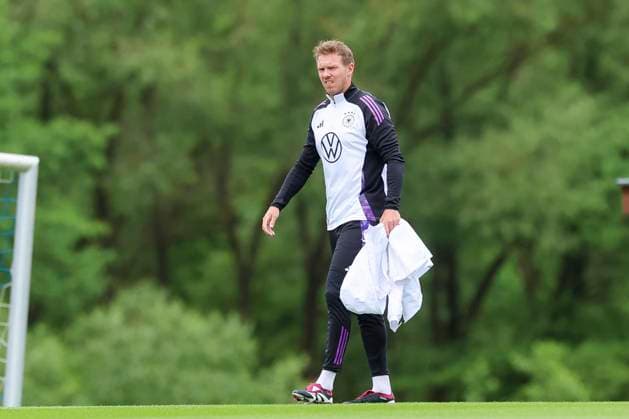 National coach Julian Nagelsmann runs onto the training pitch, training day 3, training camp of the German national team, Spa and GolfResort Weimarer Land, 29 05 2024, Blankenhain, Germany