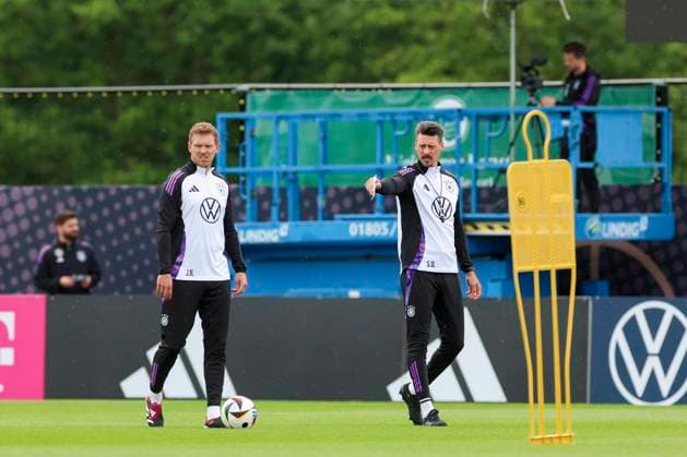 German national team coach Julian Nagelsmann and co-coach Sandro Wagner talk, training day 3, training camp of the German national team, Spa and GolfResort Weimarer Land, 29 05 2024, Blankenhain, Germany