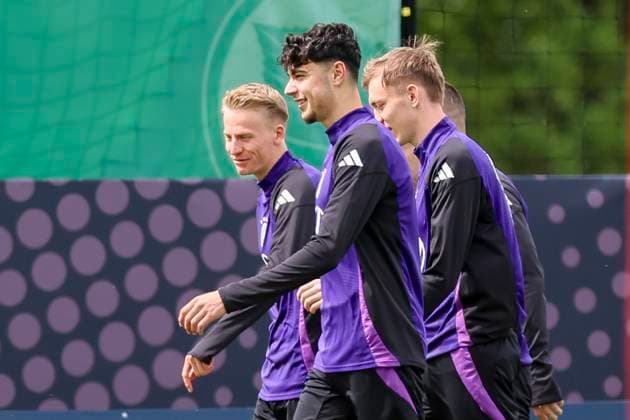 Chris Fuehrich, Aleksandar Pavlovic and Maximilian Beier talk, training day 3, training camp of the German national team, Spa and GolfResort Weimarer Land, 29 05 2024, Blankenhain, Germany